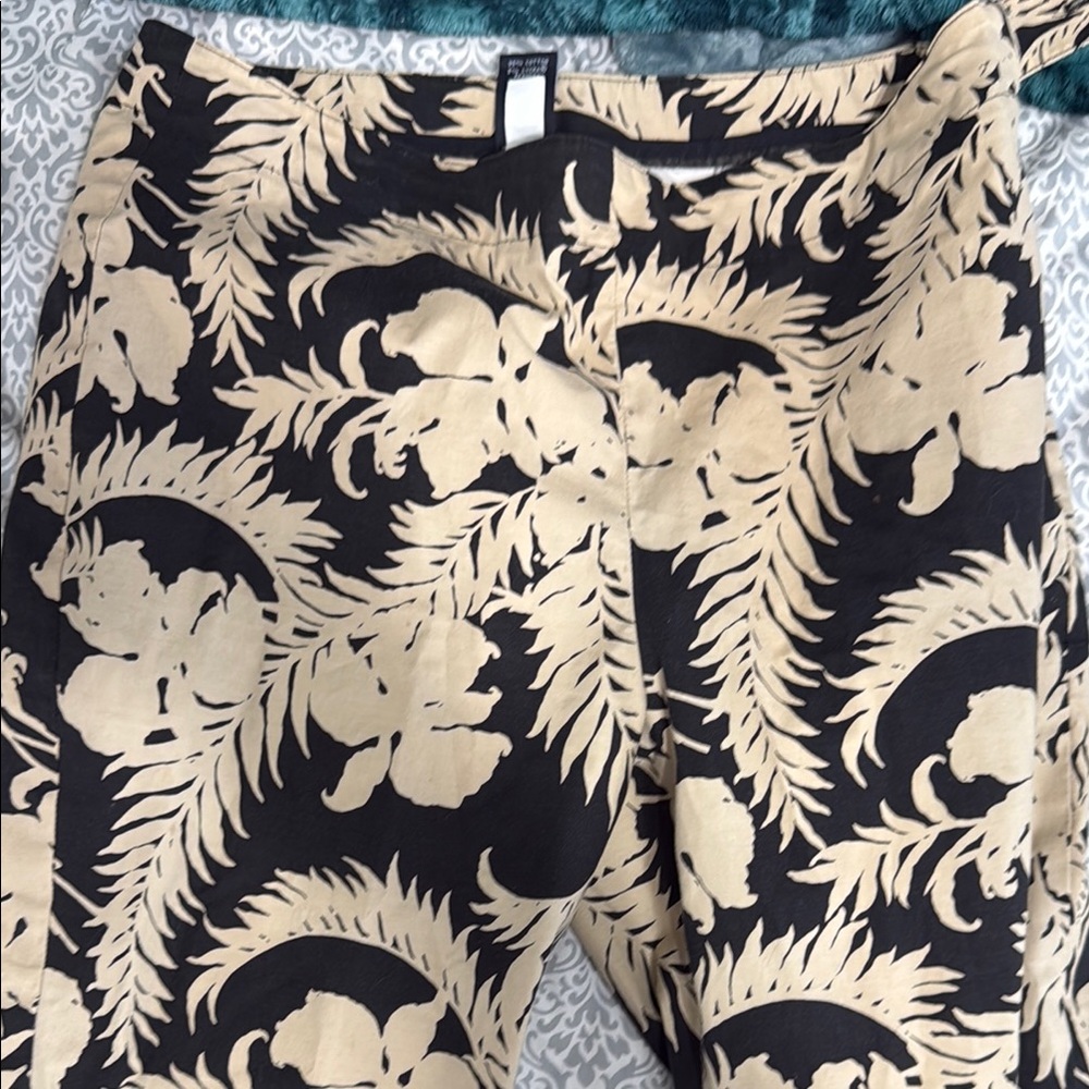 GAP Black and tan  Floral Capris